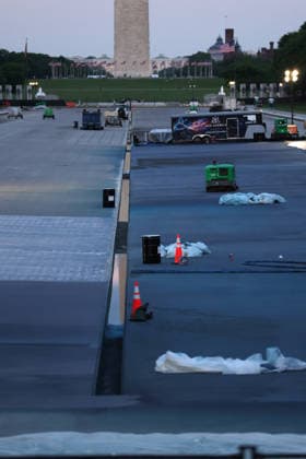 WASHINGTON, D.C. MAY 4: View of the Lincoln Memorial Reflecting Pool makeover as workers paint the bottom of the pool ˜American flag blue™ on orders of President Trump on May 4, 2026 in Washington, D.C. Copyright: xmpi34x