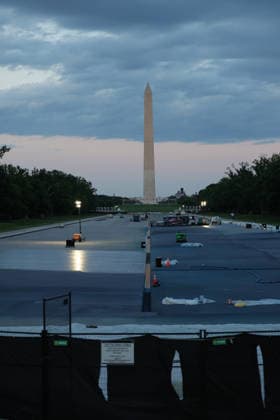 WASHINGTON, D.C. MAY 4: View of the Lincoln Memorial Reflecting Pool makeover as workers paint the bottom of the pool ˜American flag blue™ on orders of President Trump on May 4, 2026 in Washington, D.C. Copyright: xmpi34x