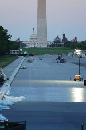 WASHINGTON, D.C. MAY 4: View of the Lincoln Memorial Reflecting Pool makeover as workers paint the bottom of the pool ˜American flag blue™ on orders of President Trump on May 4, 2026 in Washington, D.C. Copyright: xmpi34x