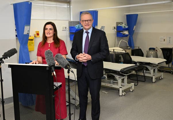 ANTHONY ALBANESE MURRUMBA DOWNS, The Member for Dickson, Ali France (left) and Australian Prime Minister Anthony Albanese (right) speak to the media during a visit to the Murrumba Downs Medicare Urgent Care Clinic at Murrumba Downs, in Brisbane, Tuesday, May 5, 2026.( NO ARCHIVING Newcastle New South Wales Australia  Copyright: xDARRENxENGLANDx 20260505139614592528
