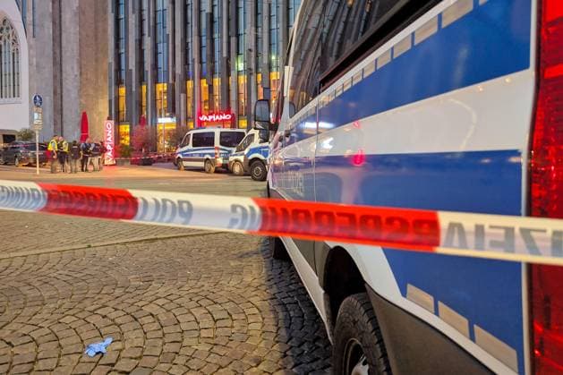 Leipzig, Saxony, Germany, 04 05 2026 Car drives into crowd in Leipzig The incident took place on Grimmaische Straße in the city center, the area between Augustusplatz and Ritterstraße was cordoned off Copyright: xdtsxNachrichtenagenturx dts_117599