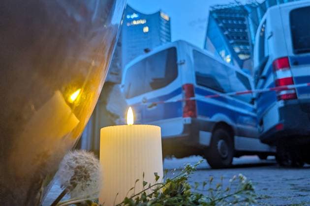 Leipzig, Saxony, Germany, 04 05 2026 Car drives into crowd in Leipzig The incident took place on Grimmaische Straße in the city center, the area between Augustusplatz and Ritterstraße was cordoned off Candles near the crime scene Copyright: xdtsxNachrichtenagenturx dts_117596