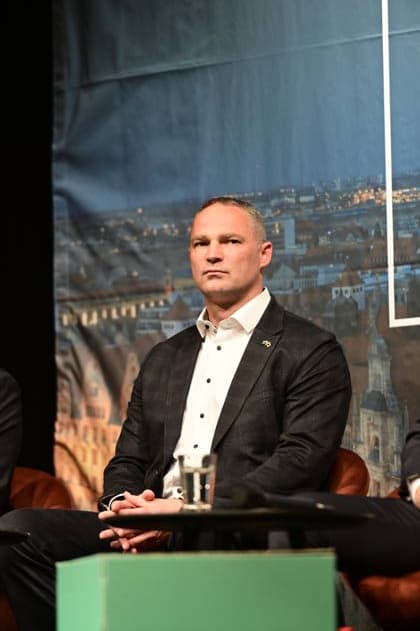 Sebastian Wippel at the SZ election forum for the mayoral election in Görlitz The mayoral candidates in the big panel discussion of the Sächsische Zeitung in the Görlitz Theater, 04 05 2026 Copyright: xMatthiasxWehnertx