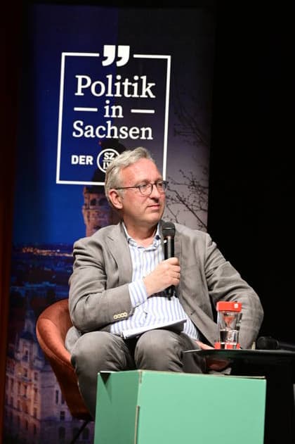 Roland Löffler at the SZ election forum for the mayoral election in Görlitz The mayoral candidates in the big panel discussion of the Sächsische Zeitung in the Görlitz Theater, 04 05 2026 Copyright: xMatthiasxWehnertx