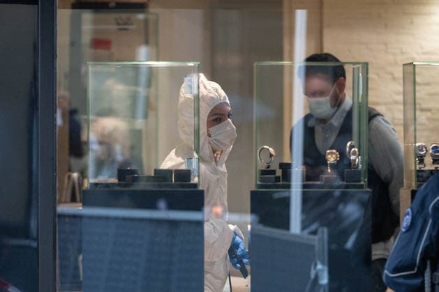 Robbery at Nos Montres Boutique - Paris Forensic police after the robbery of a luxury watch shop in the 8th arrondissement of Paris, France on May 4, 2026. The damage is estimated at 300,000 euros. Photo by Florian Poitout ABACAPRESS.COM Paris France  Copyright: xPoitoutxFlorian ABACAx