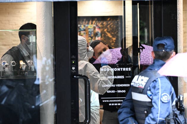Robbery at Nos Montres Boutique - Paris Forensic police after the robbery of a luxury watch shop in the 8th arrondissement of Paris, France on May 4, 2026. The damage is estimated at 300,000 euros. Photo by Florian Poitout ABACAPRESS.COM Paris France  Copyright: xPoitoutxFlorian ABACAx