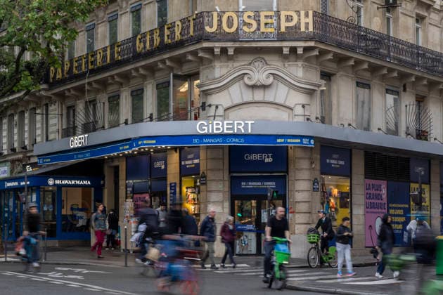 Paris, France May 4, 2026 - People walk past the Gibert Joseph bookstore on Boulevard Saint-Michel. The legendary bookstore in the Latin Quarter announced on April 28 that it had filed for bankruptcy protection. Facing financial difficulties, it is seeking to adapt its business model, at a time when one in five books purchased in France is secondhand. ECONOMIE, LIBRAIRIE GIBERT JOSEPH, ILLUSTRATION, GENERIQUE, RIVE GAUCHE, LIVRES, BANQUEROUTE, DIFFICULTES FINANCIERE, ENSEIGNE, LIBRAIRE, LECTURE, LIRE, REDRESSEMENT JUDICIAIRE, LECTEURS, LIVRES NEUFS, LIVRES D OCCASION, LIBRAIRIE INDEPENDANTE, COMMERCE EN LIGNE, ECOMMERCE Copyright: xVincentxIsorex