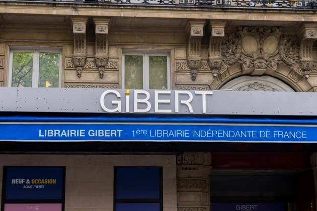 Paris, France May 4, 2026 - People walk past the Gibert Joseph bookstore on Boulevard Saint-Michel. The legendary bookstore in the Latin Quarter announced on April 28 that it had filed for bankruptcy protection. Facing financial difficulties, it is seeking to adapt its business model, at a time when one in five books purchased in France is secondhand. ECONOMIE, LIBRAIRIE GIBERT JOSEPH, ILLUSTRATION, GENERIQUE, RIVE GAUCHE, LIVRES, BANQUEROUTE, DIFFICULTES FINANCIERE, ENSEIGNE, LIBRAIRE, LECTURE, LIRE, REDRESSEMENT JUDICIAIRE, LECTEURS, LIVRES NEUFS, LIVRES D OCCASION, LIBRAIRIE INDEPENDANTE, COMMERCE EN LIGNE, ECOMMERCE Copyright: xVincentxIsorex