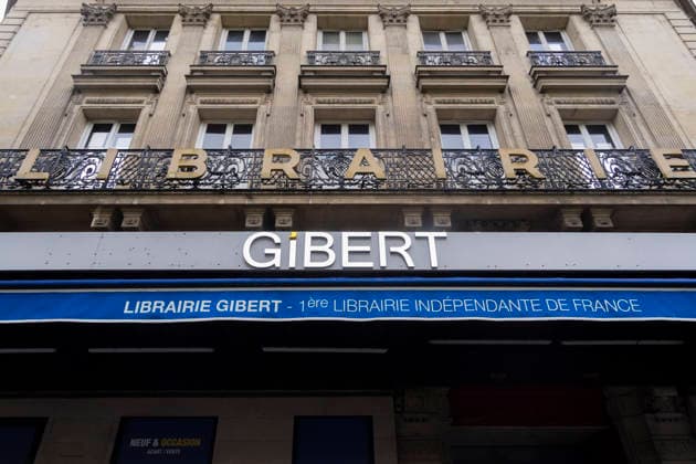 Paris, France May 4, 2026 - People walk past the Gibert Joseph bookstore on Boulevard Saint-Michel. The legendary bookstore in the Latin Quarter announced on April 28 that it had filed for bankruptcy protection. Facing financial difficulties, it is seeking to adapt its business model, at a time when one in five books purchased in France is secondhand. ECONOMIE, LIBRAIRIE GIBERT JOSEPH, ILLUSTRATION, GENERIQUE, RIVE GAUCHE, LIVRES, BANQUEROUTE, DIFFICULTES FINANCIERE, ENSEIGNE, LIBRAIRE, LECTURE, LIRE, REDRESSEMENT JUDICIAIRE, LECTEURS, LIVRES NEUFS, LIVRES D OCCASION, LIBRAIRIE INDEPENDANTE, COMMERCE EN LIGNE, ECOMMERCE Copyright: xVincentxIsorex