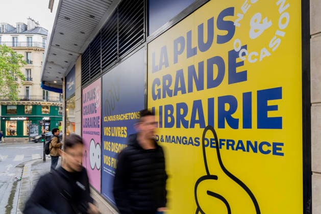 Paris, France May 4, 2026 - People walk past the Gibert Joseph bookstore on Boulevard Saint-Michel. The legendary bookstore in the Latin Quarter announced on April 28 that it had filed for bankruptcy protection. Facing financial difficulties, it is seeking to adapt its business model, at a time when one in five books purchased in France is secondhand. ECONOMIE, LIBRAIRIE GIBERT JOSEPH, ILLUSTRATION, GENERIQUE, RIVE GAUCHE, LIVRES, BANQUEROUTE, DIFFICULTES FINANCIERE, ENSEIGNE, LIBRAIRE, LECTURE, LIRE, REDRESSEMENT JUDICIAIRE, LECTEURS, LIVRES NEUFS, LIVRES D OCCASION, LIBRAIRIE INDEPENDANTE, COMMERCE EN LIGNE, ECOMMERCE Copyright: xVincentxIsorex