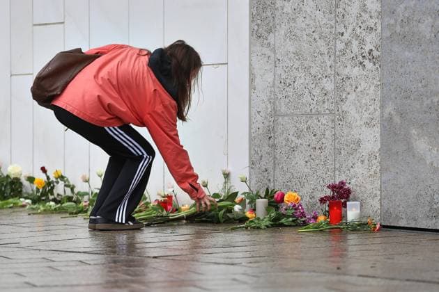 Leipzig, Saxony, Germany, 05 05 2026 After a car drove into a crowd of people on Monday, the crime scene on Grimmaische Straße is still cordoned off the following morning People lay flowers and candles nearby Copyright: xdtsxNachrichtenagenturx dts_117615