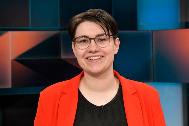 Clara Schlagowski on the ARD talk show hart aber fair in Studio Adlershof Berlin, 05 04 2026 Foto:xM.xBehrensx xFuturexImagex hart_fair0405_6524