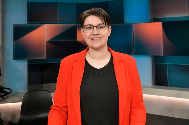 Clara Schlagowski on the ARD talk show hart aber fair in Studio Adlershof Berlin, 05 04 2026 Foto:xM.xBehrensx xFuturexImagex hart_fair0405_6525