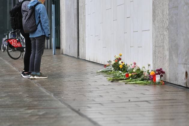 Leipzig, Saxony, Germany, 05 05 2026 After a car drove into a crowd of people on Monday, the Grimmaische Straße crime scene is still cordoned off the following morning People lay flowers and candles nearby Copyright: xdtsxNachrichtenagenturx dts_117698