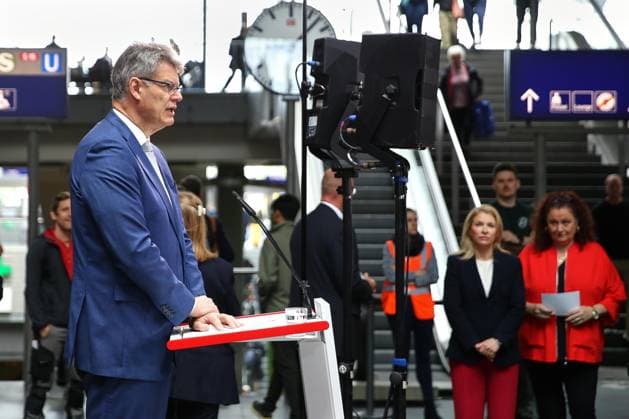 Berlin, Germany, 05 05 2026 Central Station Ministry of Transport and Deutsche Bahn present Respekt campaign Federal Minister of Transport Patrick Schnieder CDU , in the background among others Evelyn Palla Copyright: xdtsxNachrichtenagenturx dts_117670
