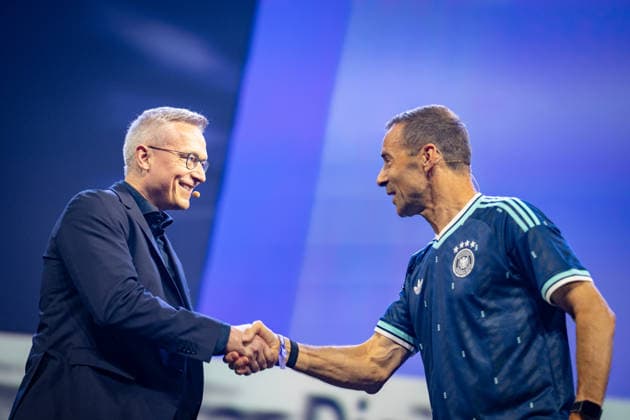 Karsten Wildberger, Federal Minister for Digitalization and State Modernization, left, together with presenter Kai Pflaume at the start of the festival on the Conference Stage OMR26 Festival in Hamburg, Hamburg Hamburg Germany Messe