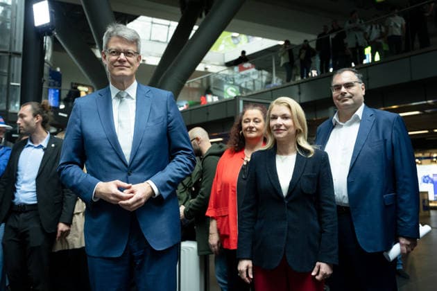 moreAttention, Respect Campaign, Berlin Presentation Advertising Campaign, Berlin, Federal Ministry of Transport, Deutsche Bahn, Patrick Schnieder, Federal Minister of Transport, Evelyn Palla, Chairwoman of the Deutsche Bahn Management Board, Heike Moll, Chairwoman of the DB Group Works Council, Ingo Wortmann, President of the Berlin Transport Association GER