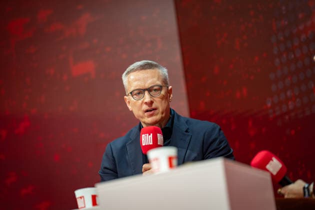 Karsten Wildberger, Federal Minister for Digitization and State Modernization, on the BILD Stage in an interview OMR26 Festival in Hamburg, BILD Stage by Axel Springer Verlag, Hamburg Hamburg Deutschland Messe