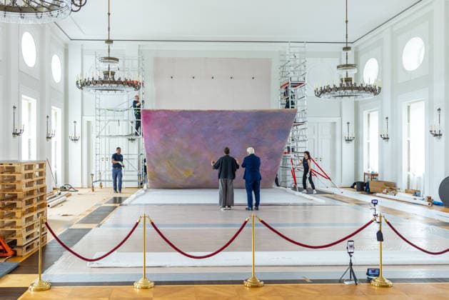 Renovation work at Bellevue Palace Dismantling the artwork by artist Gotthard Graubner in the Great Hall of Bellevue P