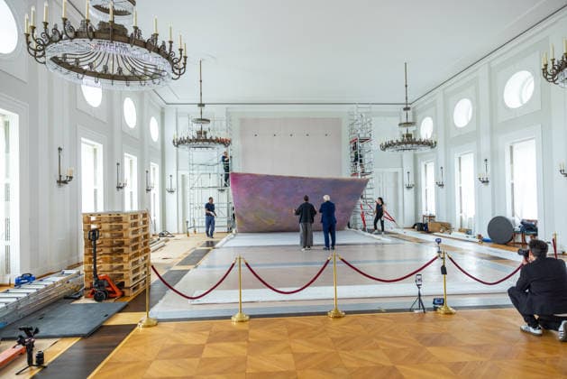 Renovation work at Bellevue Palace Dismantling the artwork by artist Gotthard Graubner in the Great Hall of Bellevue P