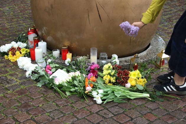 search for traces after amokfart in leipzig Leipzig , 05 05 2036 One day after Jeffrey K drove amok in Grimmaische Straße in downtown Leipzig, passers-by lay flowers and candles at the scene of the accident Saxony Germany Copyright: xMatthiasxGränzdörferx