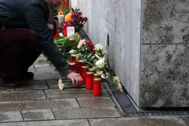 search for traces after amokfart in leipzig Leipzig , 05 05 2036 One day after Jeffrey K drove amok in Grimmaische Straße in downtown Leipzig, passers-by lay flowers and candles at the scene of the accident Saxony Germany Copyright: xMatthiasxGränzdörferx