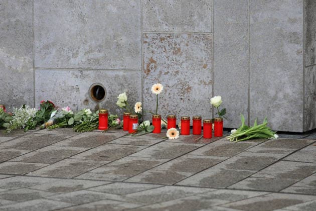 search for traces after amokfart in leipzig Leipzig , 05 05 2036 One day after Jeffrey K drove amok in Grimmaische Straße in downtown Leipzig, passers-by lay flowers and candles at the scene of the accident Saxony Germany Copyright: xMatthiasxGränzdörferx