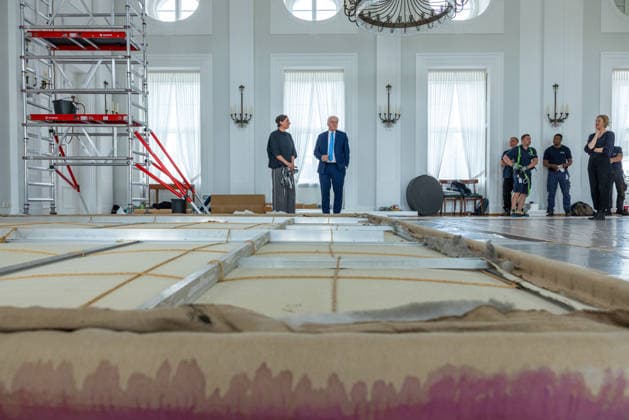 Renovation work at Bellevue Palace Dismantling the artwork by artist Gotthard Graubner in the Great Hall of Bellevue P