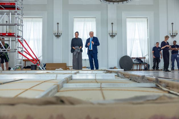 Renovation work at Bellevue Palace Dismantling the artwork by artist Gotthard Graubner in the Great Hall of Bellevue P