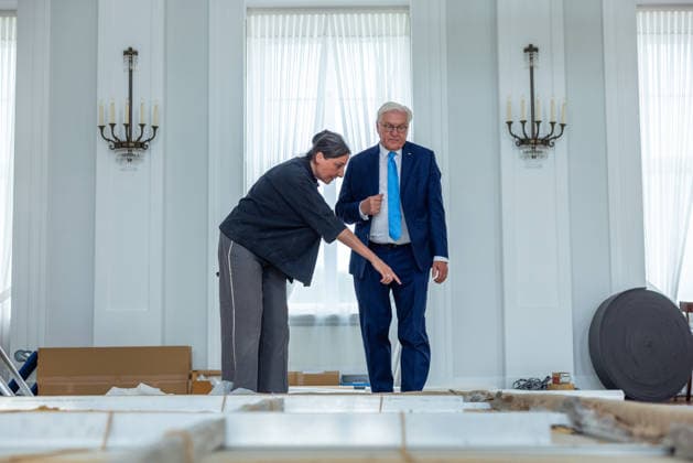 Renovation work at Bellevue Palace Dismantling the artwork by artist Gotthard Graubner in the Great Hall of Bellevue P