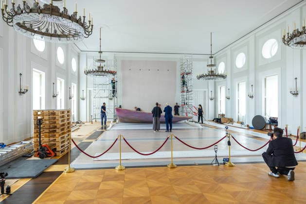 Renovation work at Bellevue Palace Dismantling the artwork by artist Gotthard Graubner in the Great Hall of Bellevue P