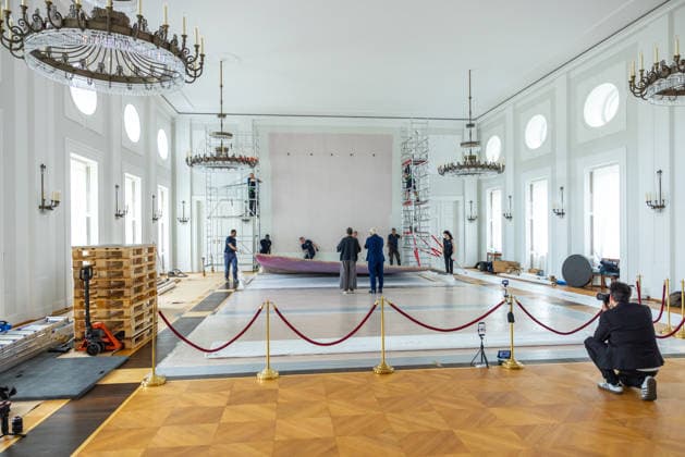 Renovation work at Bellevue Palace Dismantling the artwork by artist Gotthard Graubner in the Great Hall of Bellevue P