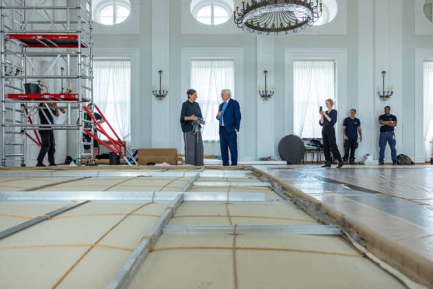 Renovation work at Bellevue Palace Dismantling the artwork by artist Gotthard Graubner in the Great Hall of Bellevue P