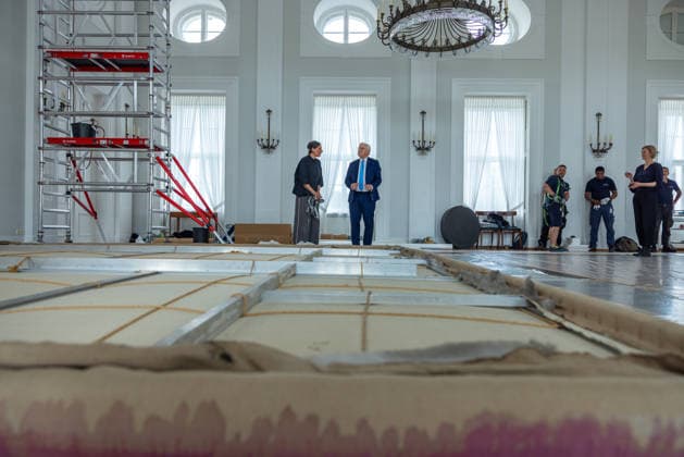 Renovation work at Bellevue Palace Dismantling the artwork by artist Gotthard Graubner in the Great Hall of Bellevue P