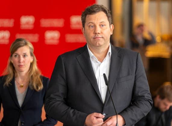 Lars Klingbeil EUR, Germany, Berlin 21 04 2026 Press statement before the parliamentary group meeting with Lars Klingbeil