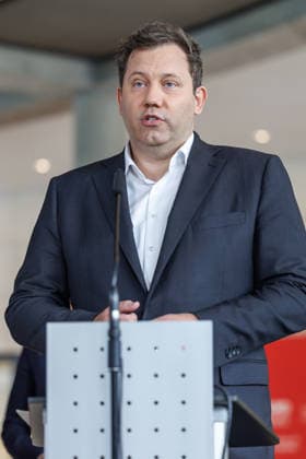 Statement SPD Matthias Miersch, Baerbel Bas and Lars Klingbeil SPD , Federal Minister of Finance at a statement SPD on 05 05 26 in Berlin Lars Klingbeil speaks to the audience Berlin Berlin Germany Reichstag