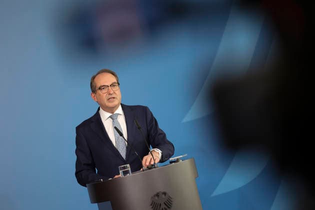 Federal Minister Alexander Dobrindt took office as Federal Minister of the Interior a year ago At a press conference, he takes stock of his time in office and gives an outlook on upcoming projects Federal Ministry of the Interior in Berlin on 05 05 2026 in Berlin¨ Alexander Dobrindt takes stock of his one-year term of office at a press conference