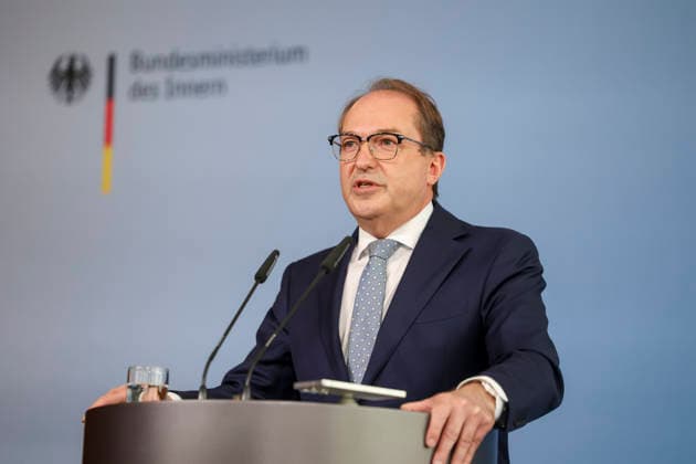 Federal Minister Alexander Dobrindt took office as Federal Minister of the Interior a year ago At a press conference, he takes stock of his time in office and gives an outlook on upcoming projects Federal Ministry of the Interior in Berlin on 05 05 2026 in Berlin¨ Alexander Dobrindt takes stock of his one-year term of office at a press conference