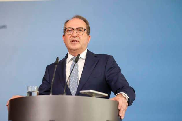 Federal Minister Alexander Dobrindt took office as Federal Minister of the Interior a year ago At a press conference, he takes stock of his time in office and gives an outlook on upcoming projects Federal Ministry of the Interior in Berlin on 05 05 2026 in Berlin¨ Alexander Dobrindt takes stock of his one-year term of office at a press conference