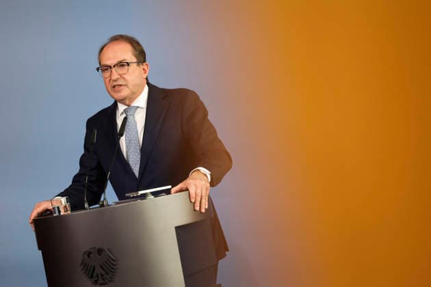 Federal Minister Alexander Dobrindt took office as Federal Minister of the Interior a year ago At a press conference, he takes stock of his time in office and gives an outlook on upcoming projects Federal Ministry of the Interior in Berlin on 05 05 2026 in Berlin¨ Alexander Dobrindt takes stock of his one-year term of office at a press conference