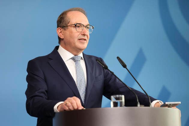 Federal Minister Alexander Dobrindt took office as Federal Minister of the Interior a year ago At a press conference, he takes stock of his time in office and gives an outlook on upcoming projects Federal Ministry of the Interior in Berlin on 05 05 2026 in Berlin¨ Alexander Dobrindt takes stock of his one-year term of office at a press conference