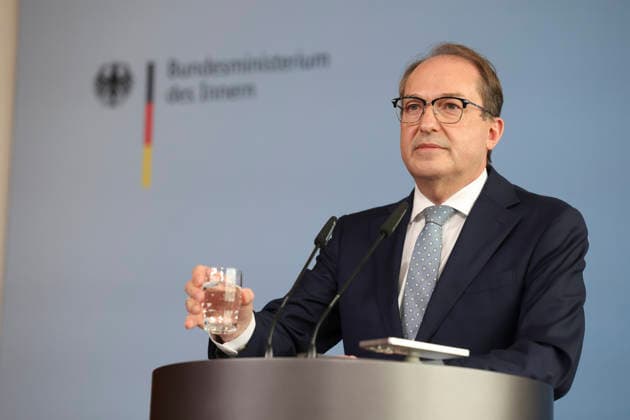 Federal Minister Alexander Dobrindt took office as Federal Minister of the Interior a year ago At a press conference, he takes stock of his time in office and gives an outlook on upcoming projects Federal Ministry of the Interior in Berlin on 05 05 2026 in Berlin¨ Alexander Dobrindt takes stock of his one-year term of office at a press conference