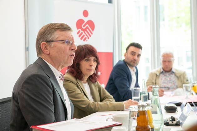 Annual press conference 2026 of the Saar Savings Banks Association on Tuesday 05 05 2026 in Saarbrücken In the picture from left Dr Christian Molitor, Managing Director of the Saar Savings Banks Association, Cornelia Hoffmann Bethscheider, President of the Saar Savings Banks Association, and Benjamin Kirsch, Press Spokesman of the Saar Savings Banks Association bub