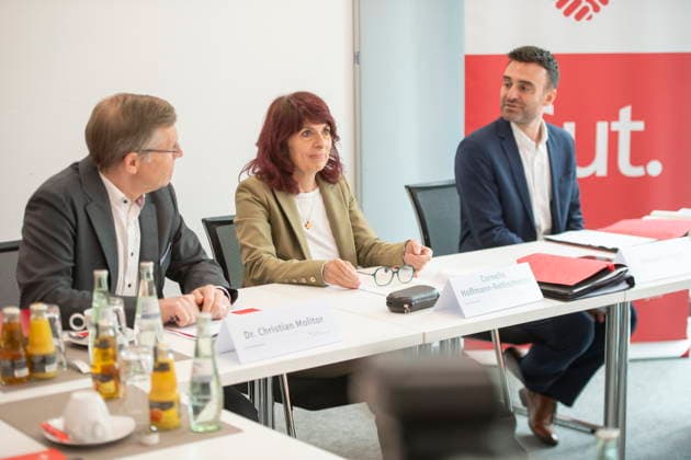 Annual press conference 2026 of the Saar Savings Banks Association on Tuesday 05 05 2026 in Saarbrücken In the picture from left Dr Christian Molitor, Managing Director of the Saar Savings Banks Association, Cornelia Hoffmann Bethscheider, President of the Saar Savings Banks Association, and Benjamin Kirsch, Press Spokesman of the Saar Savings Banks Association bub