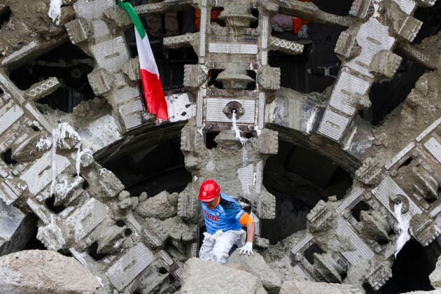 Breakthrough Achieved at Rocchetta Tunnel on Naples Bari Line The breakthrough of the final tunnel face in the Rocchetta Tunnel on the Apice Hirpinia section of the new Naples Bari high-speed and high-capacity line in Apice, Benevento on March, 5 2026. ABP17405 Copyright: xAntonioxBalascox