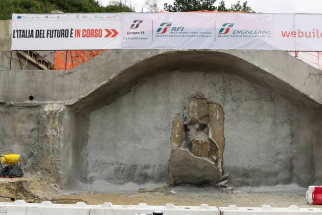 Breakthrough Achieved at Rocchetta Tunnel on Naples Bari Line The breakthrough of the final tunnel face in the Rocchetta Tunnel on the Apice Hirpinia section of the new Naples Bari high-speed and high-capacity line in Apice, Benevento on March, 5 2026. ABP16831 Copyright: xAntonioxBalascox