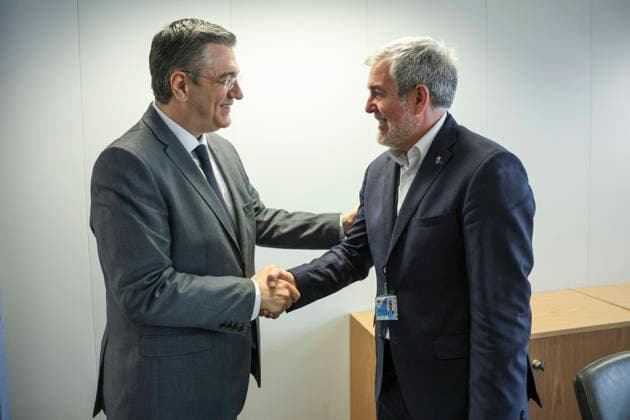 Canarias regional President Fernando Clavijo (R) meets European Transport Commissioner, Apostolos Tzitzikostas (L), in Brussels, Belgium, 05 May 2026. According to Clavijo, the MV Hondius cruise ship affected by the hantavirus outbreak should be assisted in Cape Verde before returning to The Netherlands with no need of stopping in the Canary Islands . Canarias regional President meets European Transport Commissioner !ACHTUNG: NUR REDAKTIONELLE NUTZUNG!  Copyright: xPabloxGarrigósx GRAF7684 20260505-55020185944_1