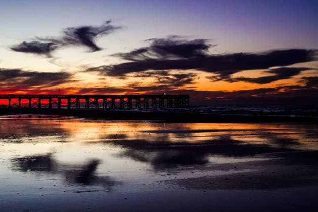 May 5, 2026, Isle Of Palms, Sc, United States: Dawn breaks over the Atlantic Ocean reflecting on low clouds and tide pools on Front Beach, May 5, 2026 in Isle of Palms, South Carolina. Isle Of Palms United States - ZUMAe02_ 20260505_zaf_e02_005 Copyright: xRichardxEllisx