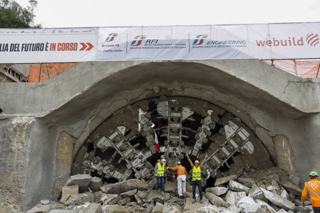 Photo IPP Antonio Balasco Gruppo Editoriale LiveMedia Benevento 05 05 2026 Trains Bari Naples High Speed line, completed excavation of the Rocchetta Tunnel final tunnel breakthrough In photo The breakthrough of the final tunnel face in the Rocchetta Tunnel on the Apic