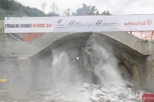 Photo IPP Antonio Balasco Gruppo Editoriale LiveMedia Benevento 05 05 2026 Trains Bari Naples High Speed line, completed excavation of the Rocchetta Tunnel final tunnel breakthrough In photo The breakthrough of the final tunnel face in the Rocchetta Tunnel on the Apic